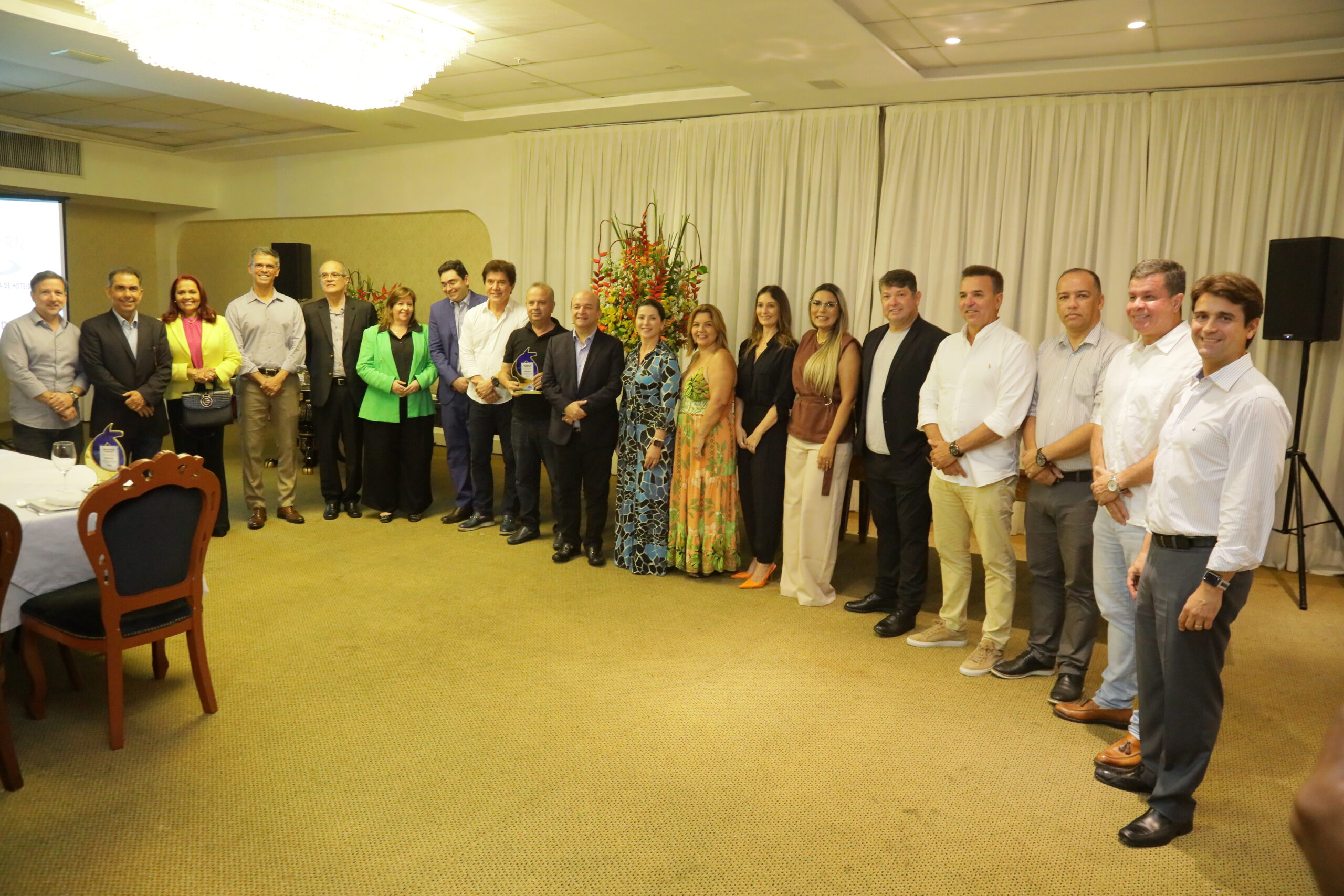 ABIH-RN homenageia senadores, deputados federais e estaduais pela destinação de emendas parlamentares para divulgação e promoção do destino